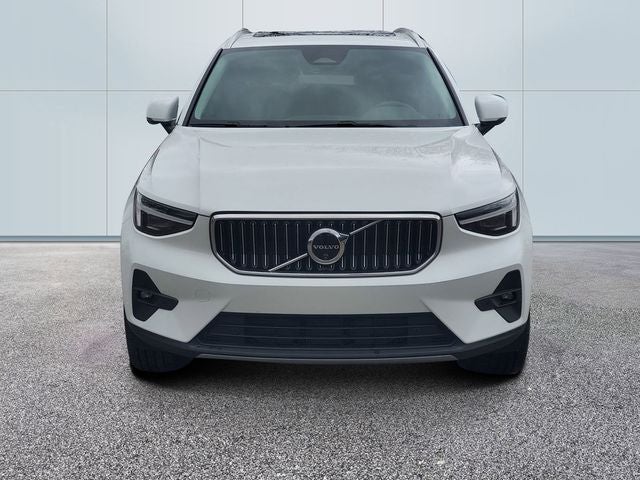 2025 Volvo XC40 B5 Ultra Bright Theme