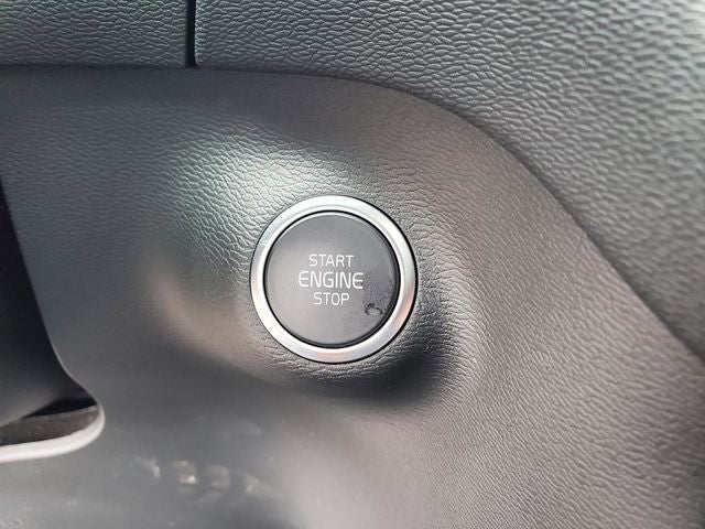 2025 Volvo XC40 B5 Ultra Bright Theme