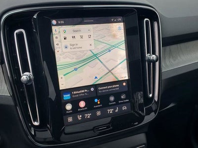 2025 Volvo XC40 B5 Ultra Bright Theme