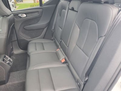 2025 Volvo XC40 B5 Ultra Bright Theme