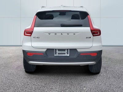 2025 Volvo XC40 B5 Ultra Bright Theme