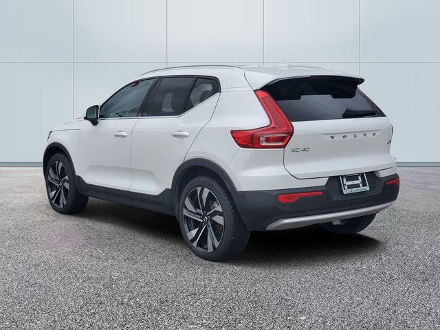 2025 Volvo XC40 B5 Ultra Bright Theme