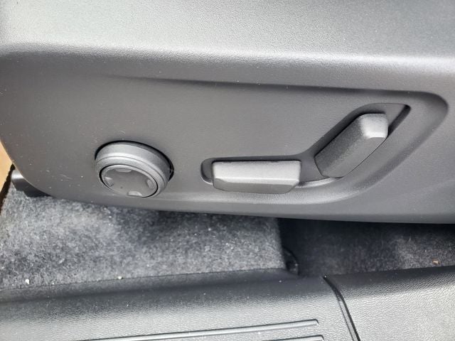 2026 Volvo XC40 B5 Core