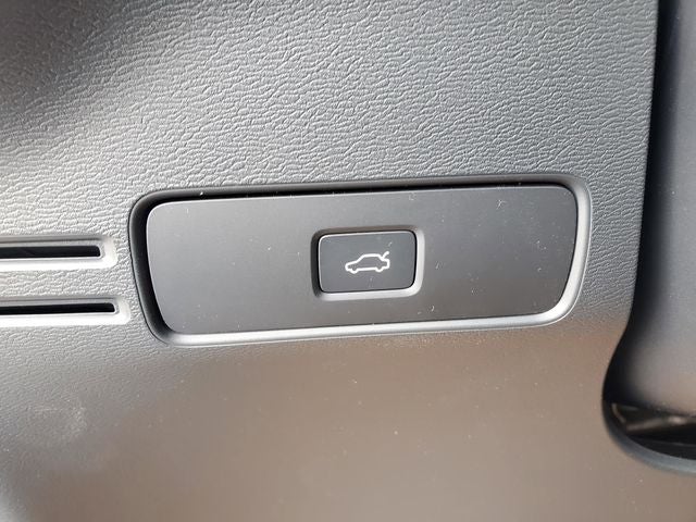 2026 Volvo XC40 B5 Core