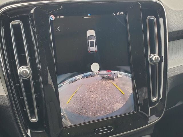 2026 Volvo XC40 B5 Core