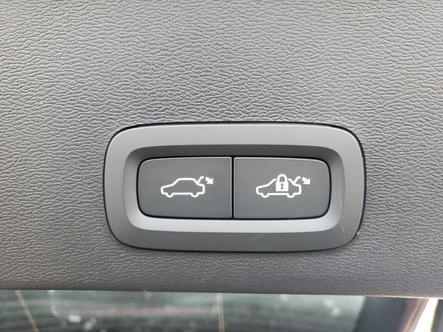 2026 Volvo XC40 B5 Core