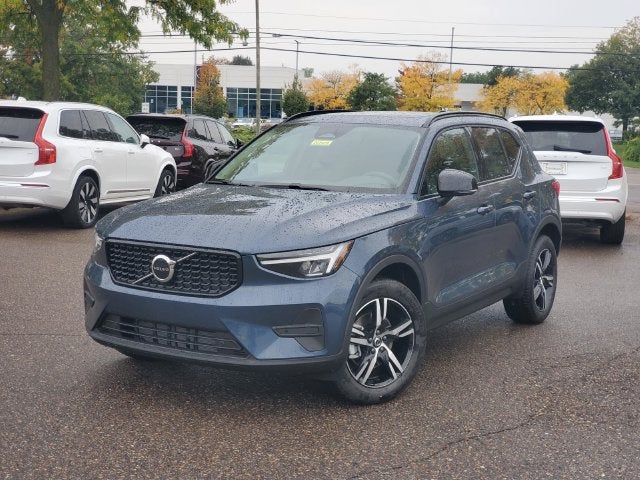 2026 Volvo XC40 B5 Core
