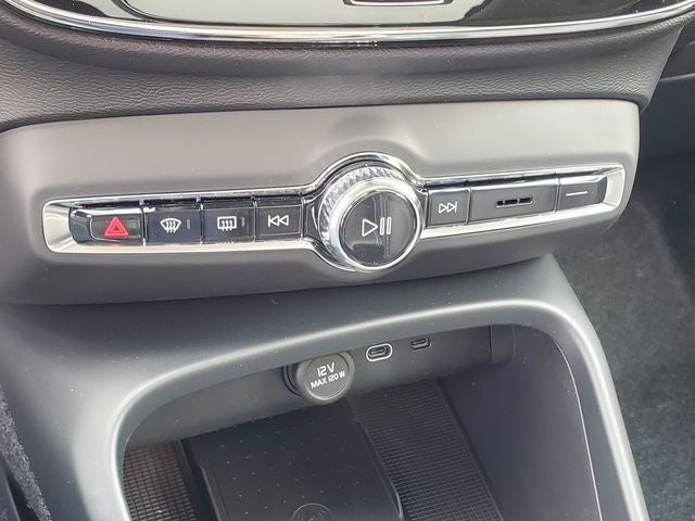 2026 Volvo XC40 B5 Core