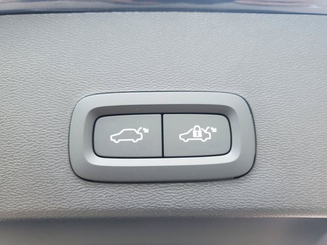 2026 Volvo XC40 B5 Core