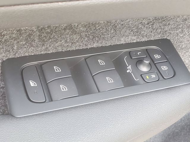 2026 Volvo XC40 B5 Core