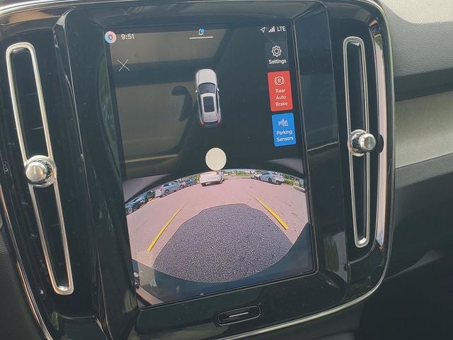 2026 Volvo XC40 B5 Core
