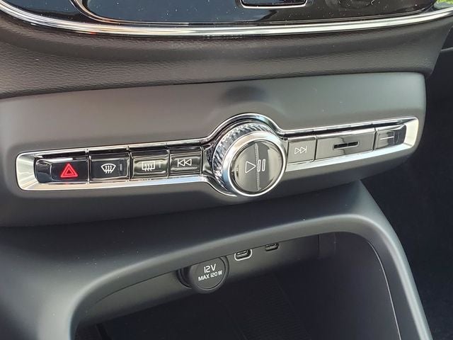 2026 Volvo XC40 B5 Core