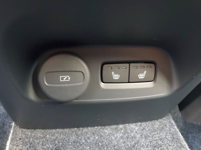 2026 Volvo XC40 B5 Core