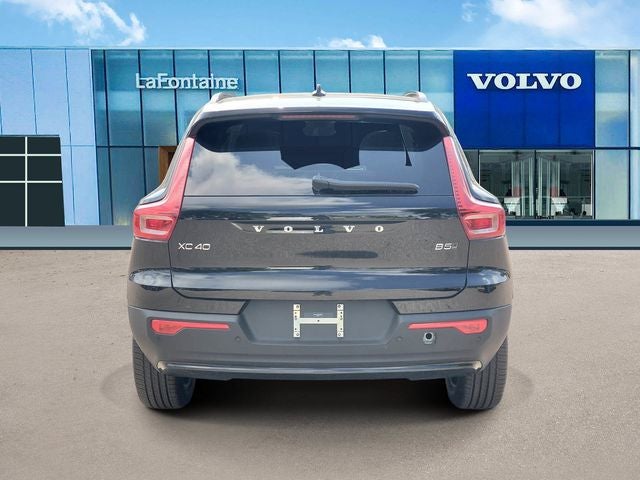 2026 Volvo XC40 B5 Core