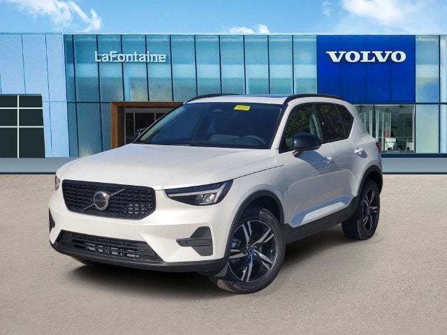 2026 Volvo XC40 B5 Core