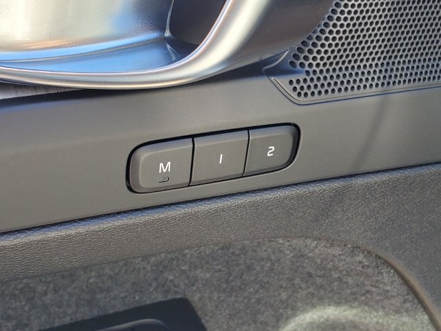 2026 Volvo XC40 B5 Core