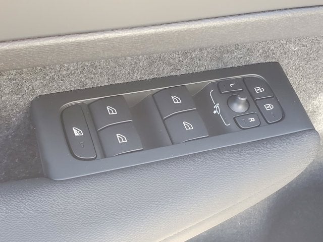 2026 Volvo XC40 B5 Core
