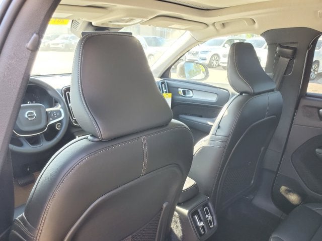 2026 Volvo XC40 B5 Core