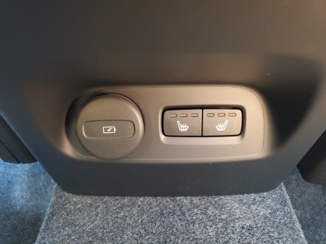 2026 Volvo XC40 B5 Core