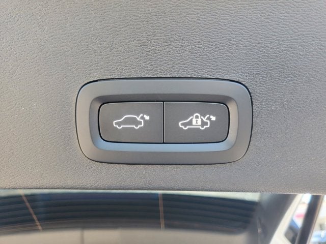 2026 Volvo XC40 B5 Core