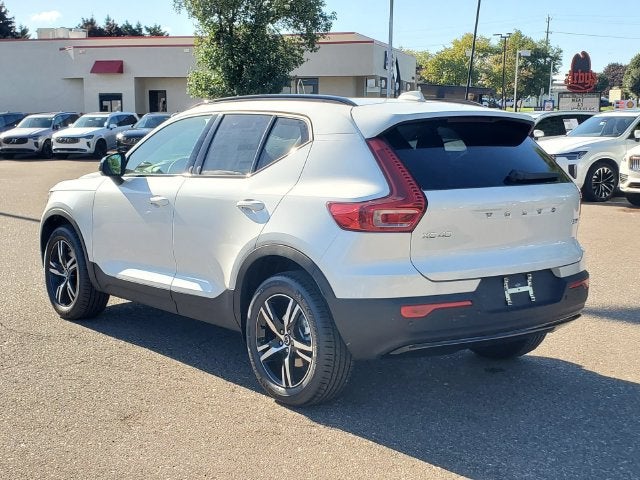 2026 Volvo XC40 B5 Core
