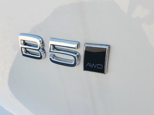 2026 Volvo XC40 B5 Core
