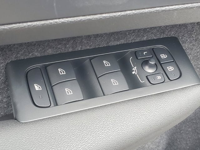 2026 Volvo XC40 B5 Core