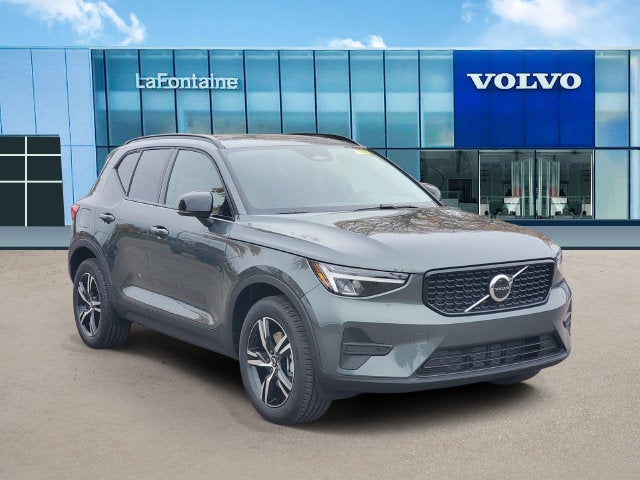2026 Volvo XC40 B5 Core