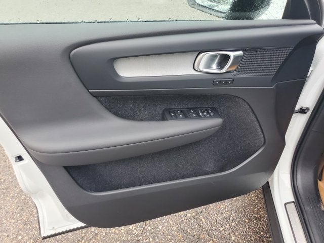 2026 Volvo XC40 B5 Core
