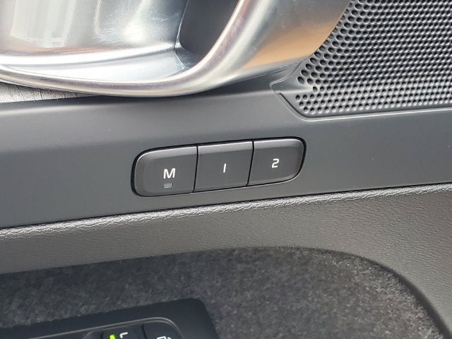 2026 Volvo XC40 B5 Core