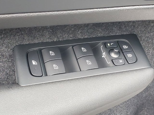 2026 Volvo XC40 B5 Core
