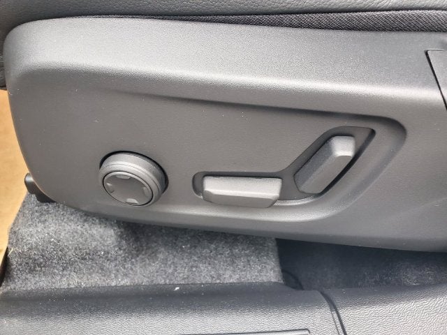 2026 Volvo XC40 B5 Core
