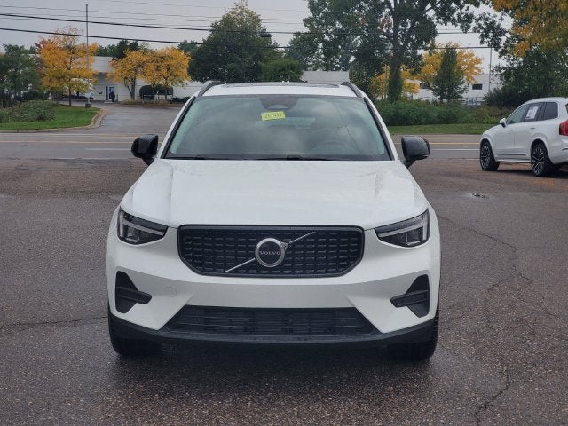 2026 Volvo XC40 B5 Core