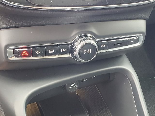 2026 Volvo XC40 B5 Core