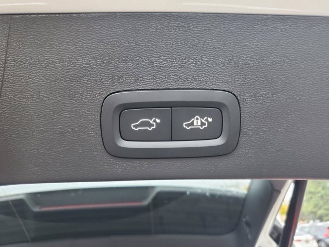 2026 Volvo XC40 B5 Core