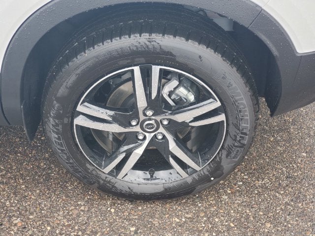 2026 Volvo XC40 B5 Core