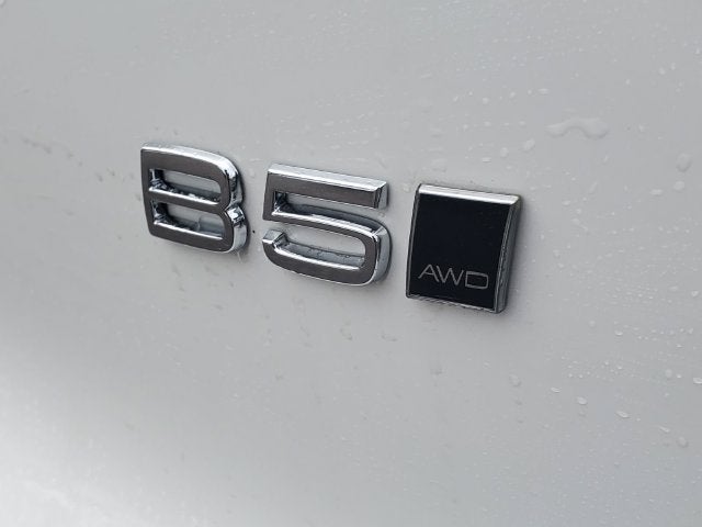 2026 Volvo XC40 B5 Core