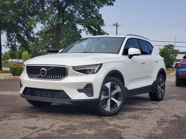 2024 Volvo XC40 B5 Core