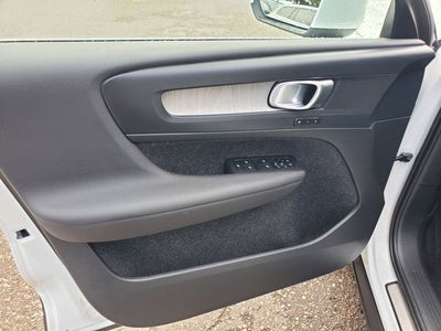 2024 Volvo XC40 B5 Core