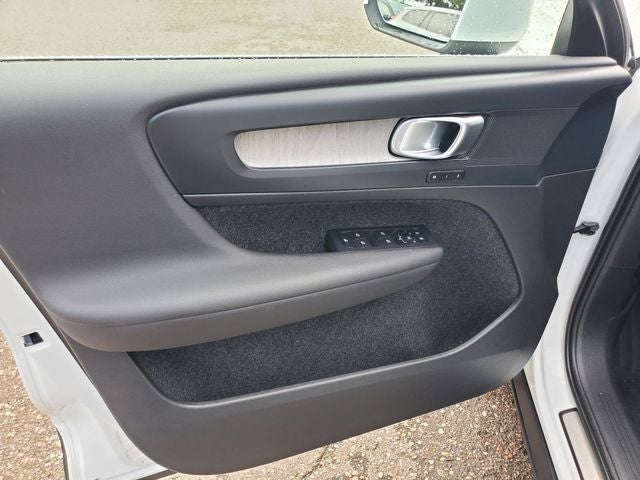 2024 Volvo XC40 B5 Core