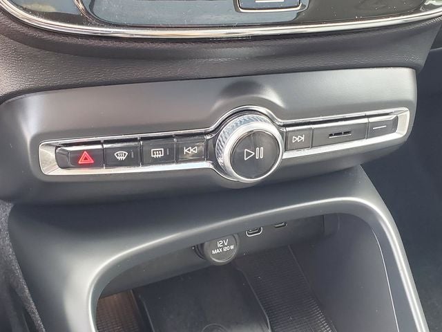 2024 Volvo XC40 B5 Core
