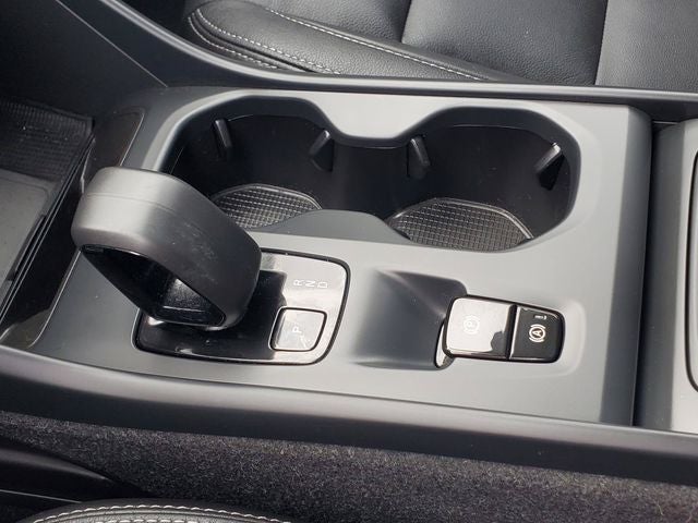 2024 Volvo XC40 B5 Core