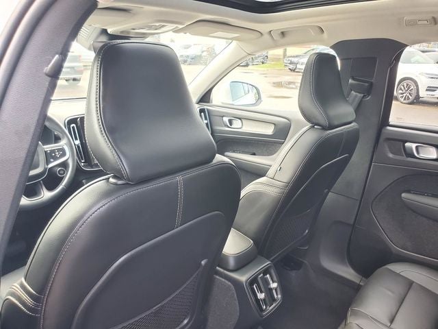 2024 Volvo XC40 B5 Core