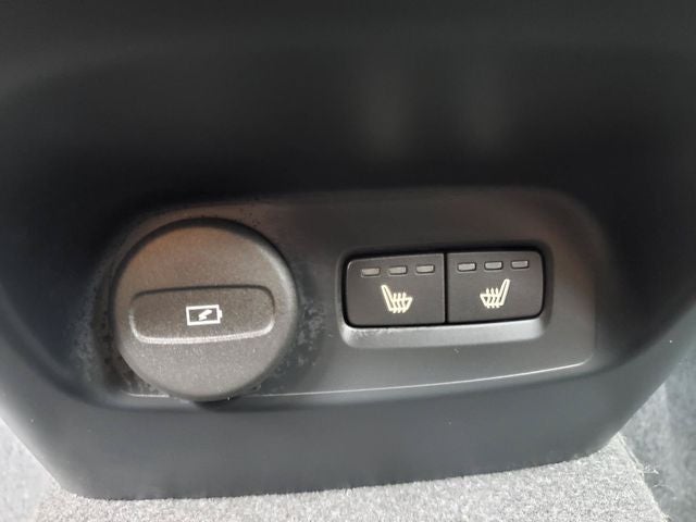 2024 Volvo XC40 B5 Core