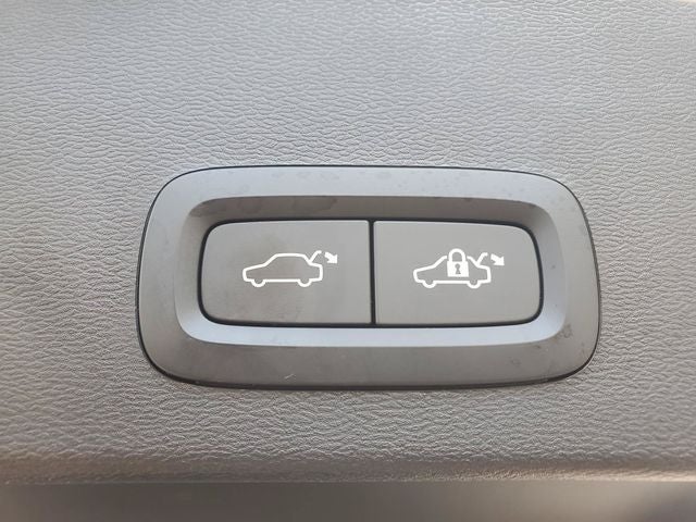 2024 Volvo XC40 B5 Core