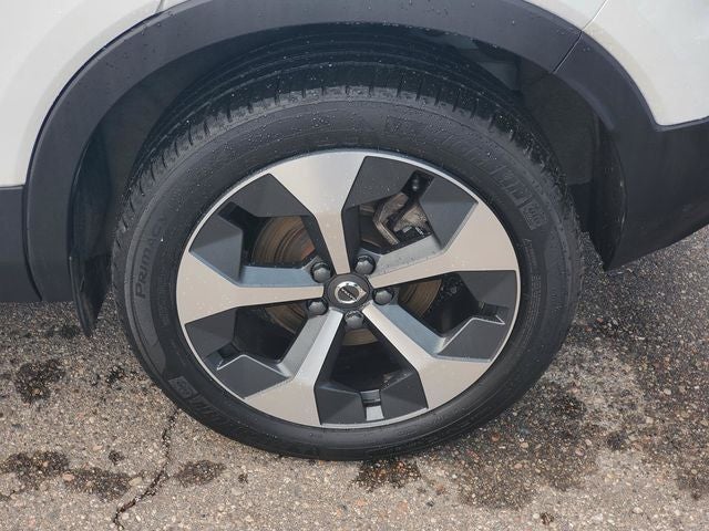 2024 Volvo XC40 B5 Core