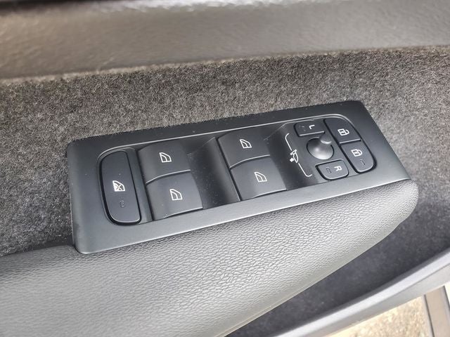 2026 Volvo XC40 B5 Core