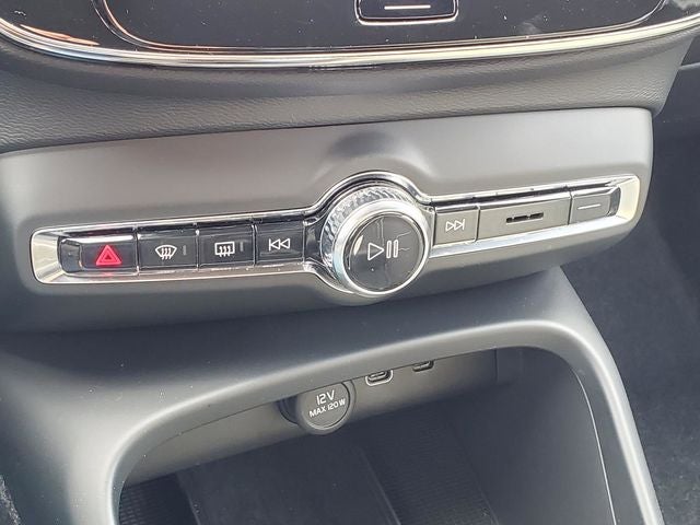 2026 Volvo XC40 B5 Core