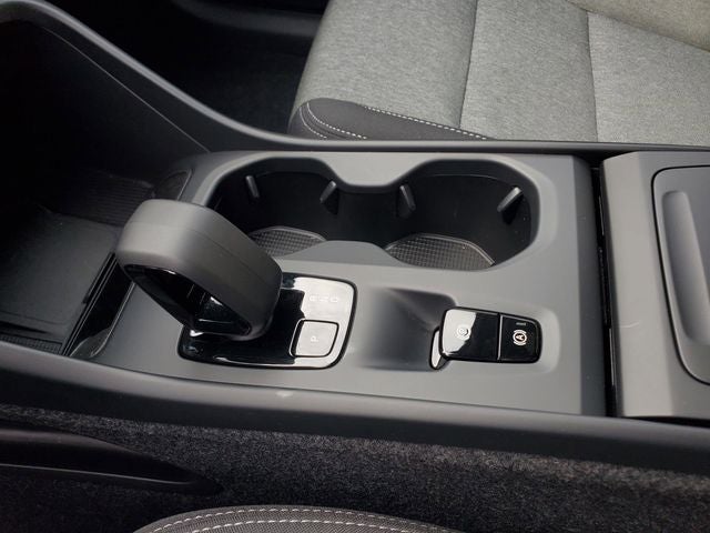 2026 Volvo XC40 B5 Core