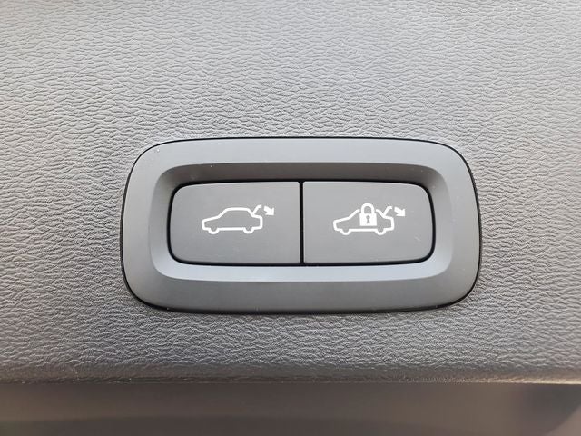 2026 Volvo XC40 B5 Core